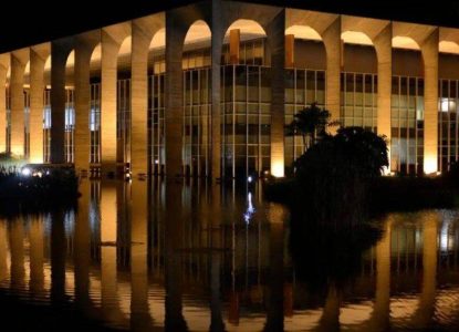 Senado aprova convocação de Mauro Vieira sobre suposto risco de ação militar dos EUA no Brasil