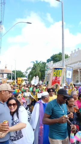 Bando Anunciador reúne multidão nas ruas do centro de Feira de Santana