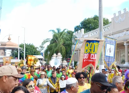 Bando Anunciador reúne multidão nas ruas do centro de Feira de Santana