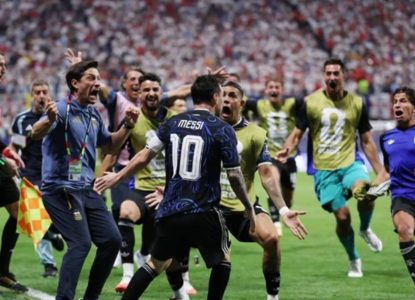 Argentina fez de novo! Com assistência de Messi, Martínez vira contra Inglaterra e coloca argentinos na final da Copa do Mundo 2026