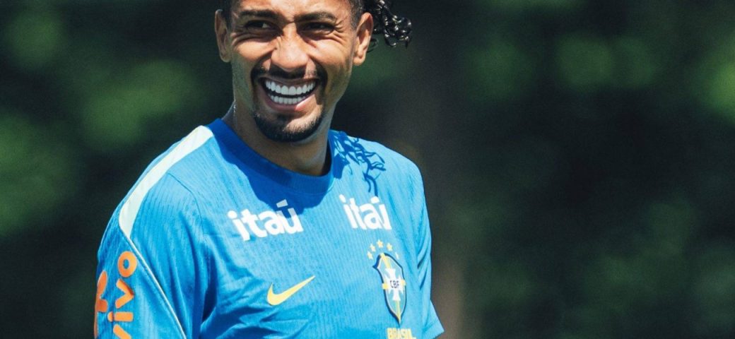 Raphinha treina com grupo da Seleção Brasileira e se aproxima de retorno para Copa do Mundo 2026