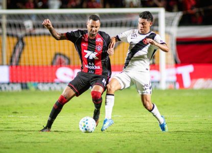 Vitória vence o Vasco no Barradão e sobe para o top 10 do Brasileirão