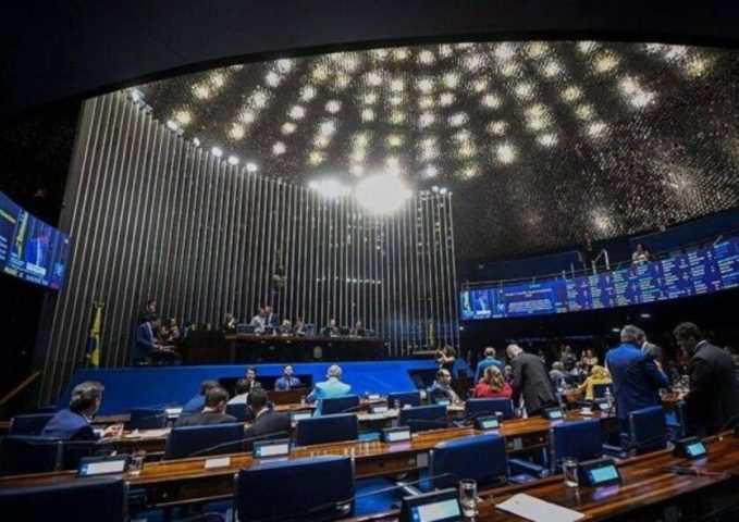 Senado aprova projeto que autoriza uso de spray de pimenta para defesa pessoal de mulheres