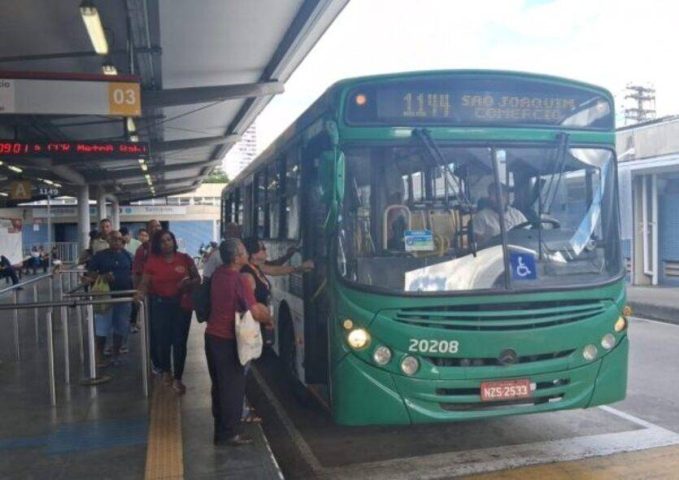 Homem é preso após ser flagrado por vídeo em caso de importunação sexual dentro de ônibus na Bahia