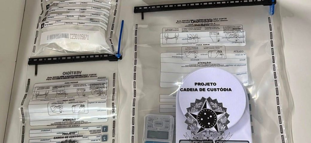 Polícia apreende drogas, munições e balanças de precisão em Feira de Santana
