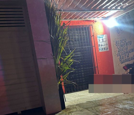 Jovem de 16 anos morre vítima de tiros na porta de casa no bairro Limoeiro, em Feira de Santana