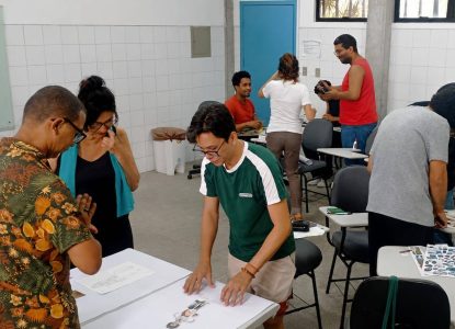 Oficina de pintura e palestra sobre inteligência artificial integram programação gratuita na UEFS