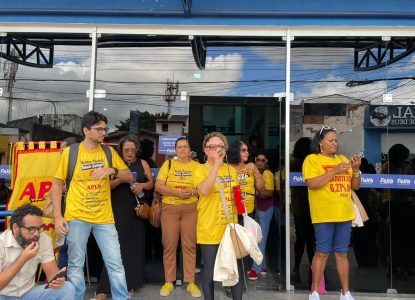 Paralisação: Professores da rede municipal cobram acordo sobre recomposição salarial em Feira de Santana