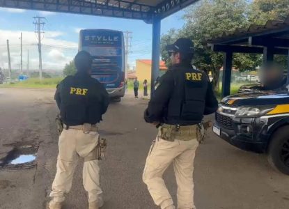 Feira de Santana: motorista foge e abandona passageiros após apresentar licença falsa para agentes da PRF