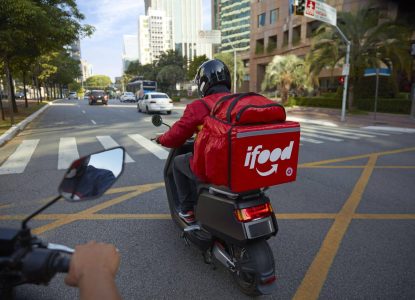 Ministério Público do Trabalho obtém liminar que obriga INSS e iFood a atender entregadores acidentados