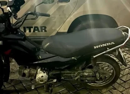 Polícia Militar recupera moto de entregador roubada horas após assalto em Feira de Santana