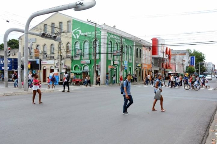 Feriado de 2 de Julho altera funcionamento do comércio em Feira de Santana; confira mudanças