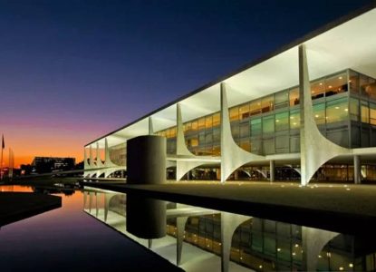 Governo brasileiro promete reação após Estados Unidos imporem tarifa de 25% e classifica medida como 