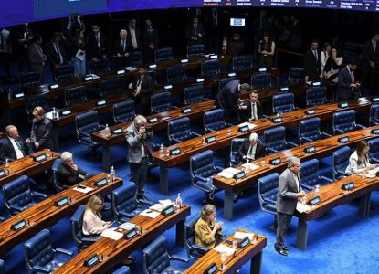 Senado aprova projeto que endurece penas para crimes contra profissionais da saúde e da educação