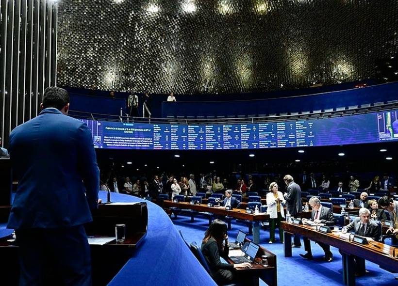 Senado aprova 'MP do Frete' após pressão de caminhoneiros; texto segue para sanção de Lula