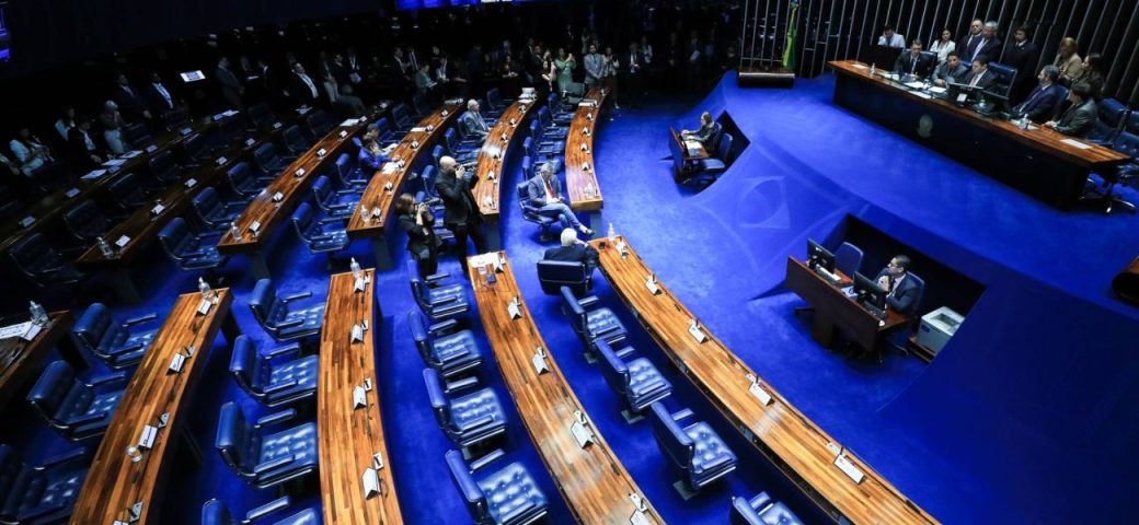 Senado aprova projeto que inclui educação financeira no currículo escolar