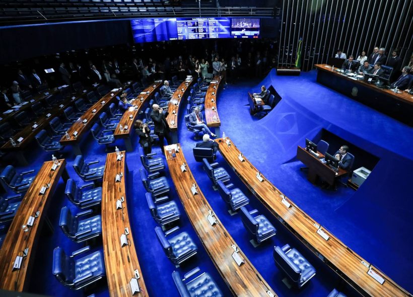Senado aprova projeto que inclui educação financeira no currículo escolar