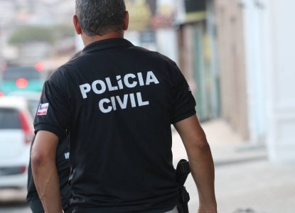 Polícia Civil realiza operação contra suspeita de golpes em empréstimos consignados para idosos em Feira de Santana