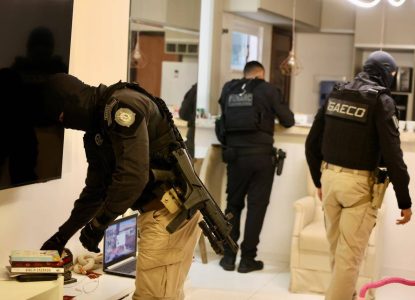 Operação policial contra atuação de facção criminosa no sistema prisional cumpriu 22 mandados em cidades baianas