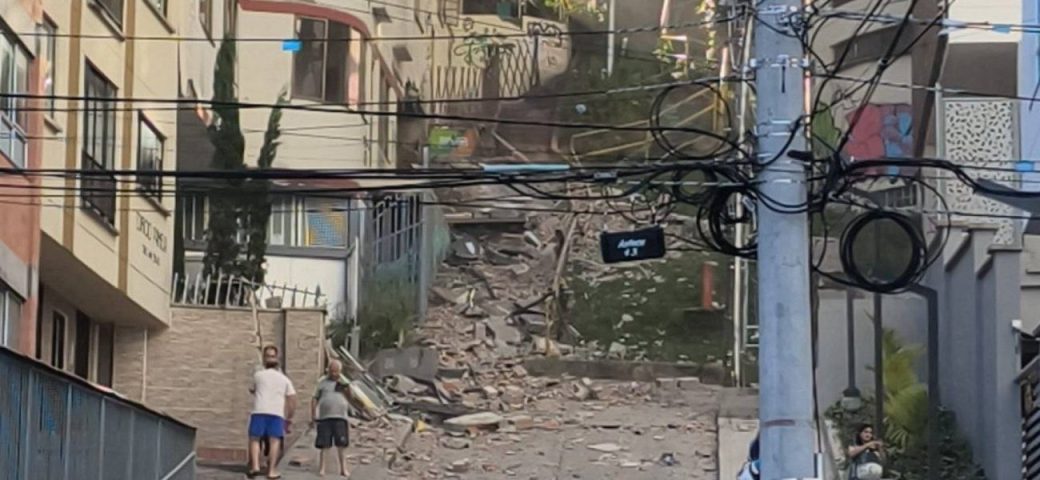 Terremoto deixa 132 mortos na Colômbia e governo reforça segurança após saques