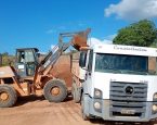 Fiscalização ambiental apreende caçambas e retroescavadeira durante ação na Lagoa Salgada
