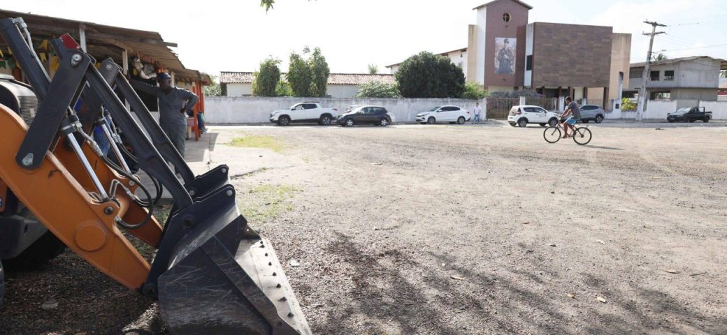 Prefeitura de Feira inicia construção de praça e anuncia pavimentação asfáltica no Parque Sabiá