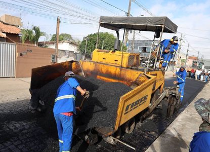 Prefeitura de Feira inicia obras de pavimentação asfáltica de seis ruas no Fraternidade