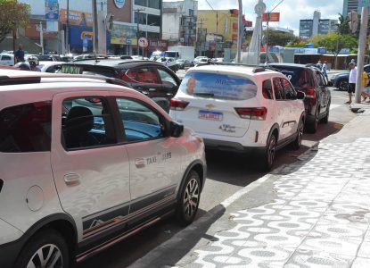 Secretaria de Mobilidade Urbana realiza vistoria bienal da frota de táxis de Feira de Santana