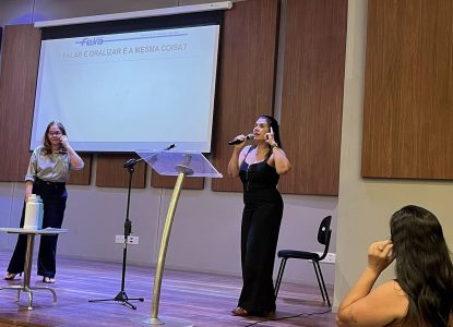 Seduc qualifica profissionais para atendimento a estudantes surdos