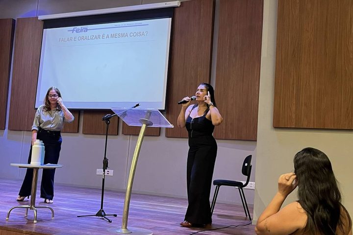 Seduc qualifica profissionais para atendimento a estudantes surdos