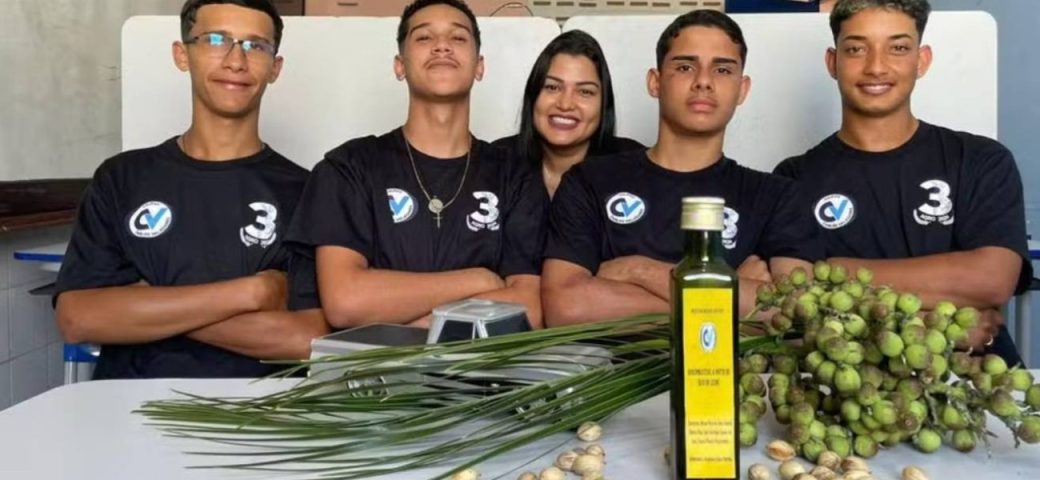 Estudantes do interior da Bahia transformam óleo de licuri em biodiesel e levam projeto para eventos internacionais