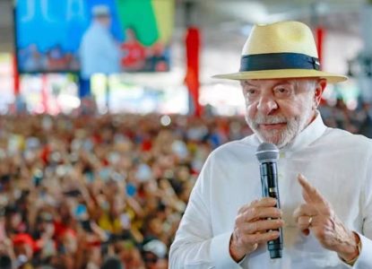 Ministro do STF André Mendonça manda Lula tirar do ar trechos de discurso com pedido de voto antes do prazo
