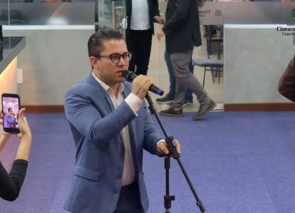 Vereador de Feira de Santana, Galeguinho SPA denuncia suposta cobrança ilegal em secretaria feirense; órgão responde e cobra nomes