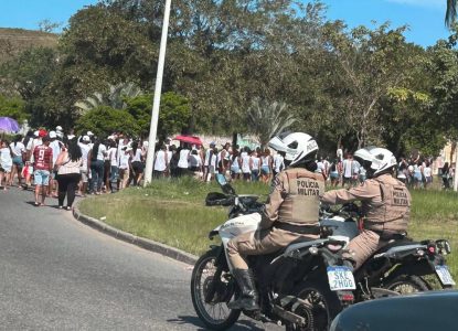 Caso Léo Lanches: população protesta na Avenida Paralela e pede justiça