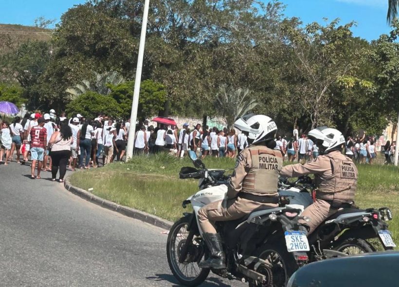 Caso Léo Lanches: população protesta na Avenida Paralela, em Salvador, e pede justiça