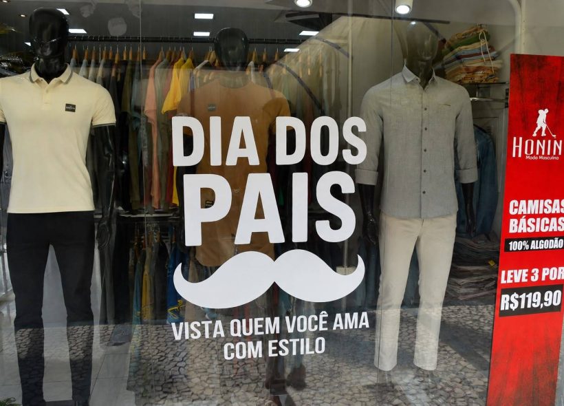 Dia dos Pais: maior participação dos pais na família impulsiona crescimento no comércio de Feira de Santana