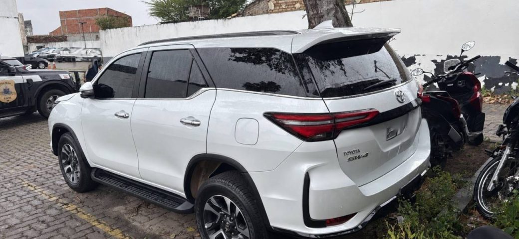 Veículo avaliado em R$ 350 mil é apreendido em Feira de Santana durante investigação que apura fraudes em negociações