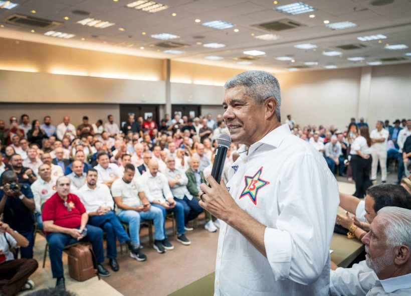 Candidato à reeleição ao governo da Bahia, Jerônimo Rodrigues reúne mais de 330 prefeitos em Salvador