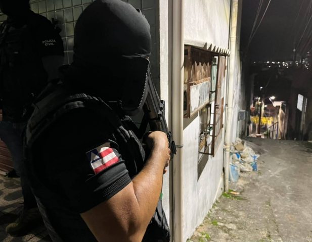 Polícia prende investigados por lavagem de capitais e bloqueia R$ 49,6 milhões em bens durante operação na Bahia e São Paulo