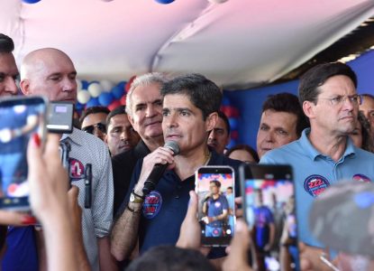 Em ato no extremo sul da Bahia, ACM Neto critica sistema de regulação estadual