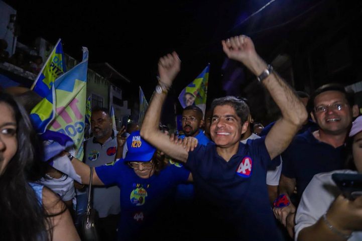 ACM Neto reúne apoiadores em Candeias e defende projetos para saúde