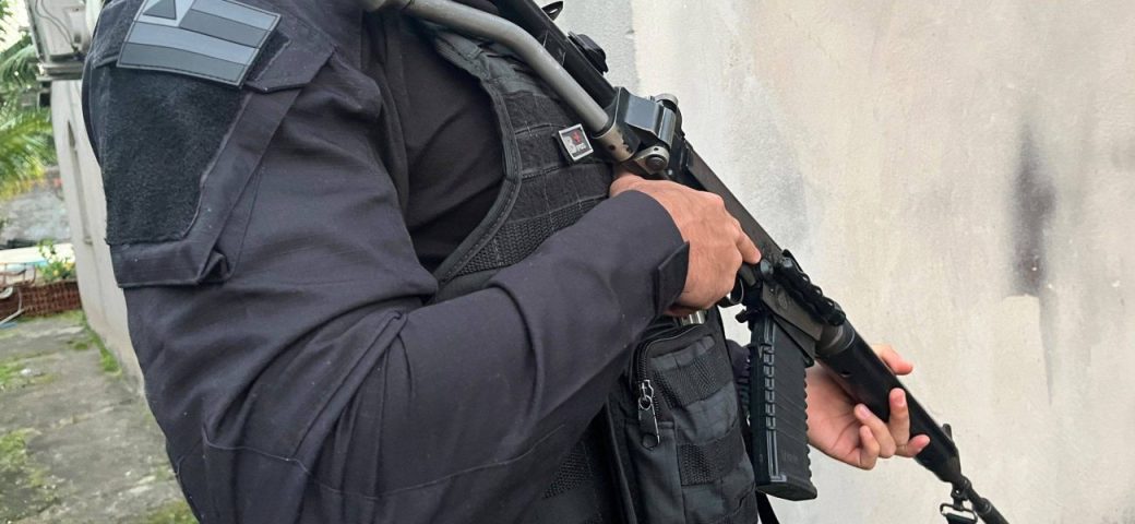 Serrinha: preso homem investigado por tentar matar mulher com golpes de faca