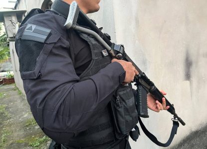 Serrinha: preso homem investigado por tentar matar mulher com golpes de faca
