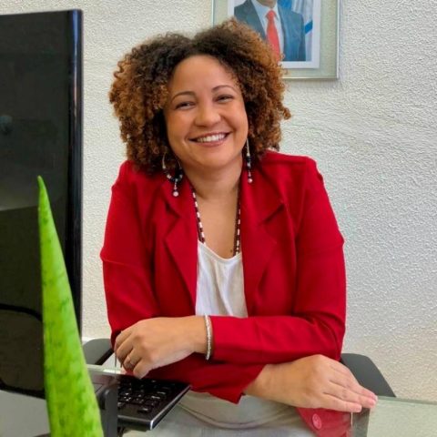 Diretora da Funceb, feirense Sara Prado recebe comenda na Câmara Municipal na quinta, 27