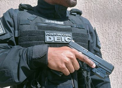 Dois homens são presos em flagrante em Feira de Santana após roubo contra correspondente bancário