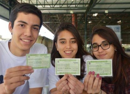 Eleitores jovens diminuem mais de 20% no Brasil entre 2010 e 2026, aponta pesquisa