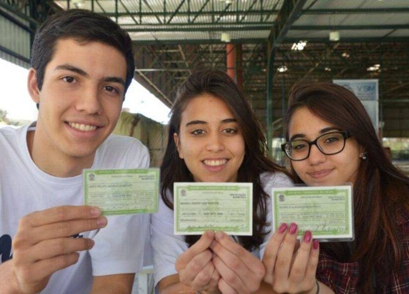 Eleitores jovens diminuem mais de 20% no Brasil entre 2010 e 2026, aponta pesquisa