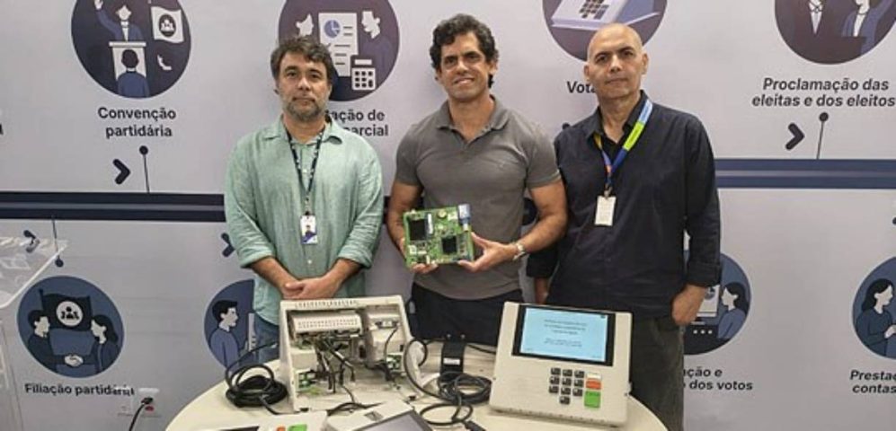 Justiça Eleitoral da Bahia abre urna eletrônica e reforça transparência e segurança do sistema de votação