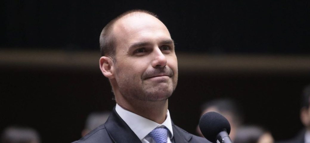 Delação liga dinheiro de Vorcaro a fundo de advogado de Eduardo Bolsonaro e ao filme Dark Horse