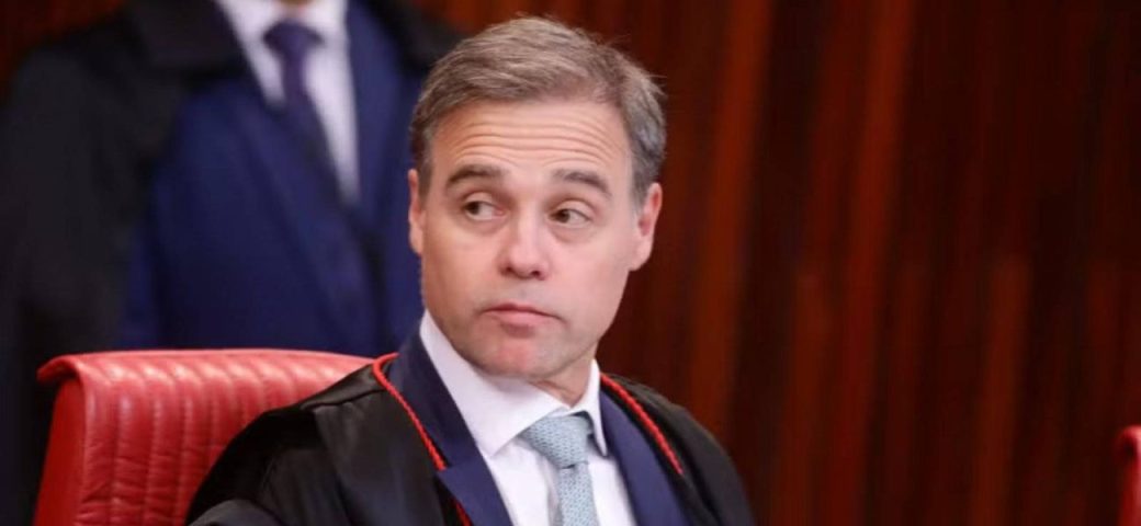 Polícia Federal aponta tratamento desigual de Mendonça em investigações e vê Davi Alcolumbre como possível alvo estratégico
